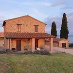 Ξενοδοχείο με διαμερίσματα Antico Casale Tiravento 4*